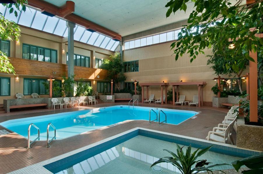 Travelodge By Wyndham Winnipeg East Exterior foto